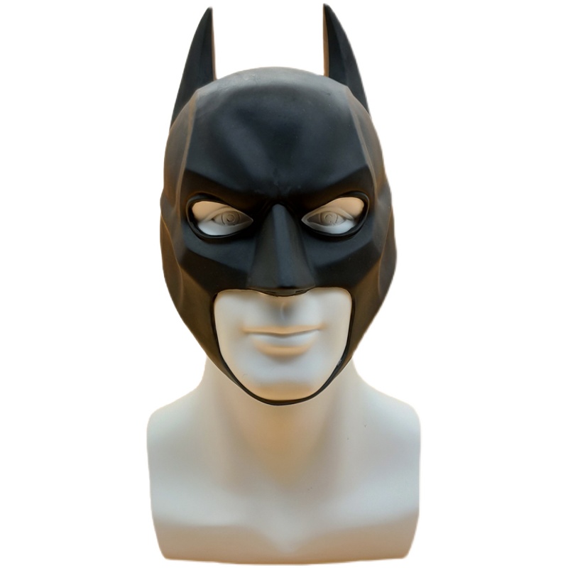 Маска бэтмена на лице. Шлем Black Mask Batman. На лице тень маски Бэтмена. Бэтмен без лица.