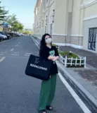 Модная вместительная и большая черная сумка на одно плечо подходит для мужчин и женщин, английский