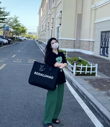 Модная вместительная и большая черная сумка на одно плечо подходит для мужчин и женщин, английский