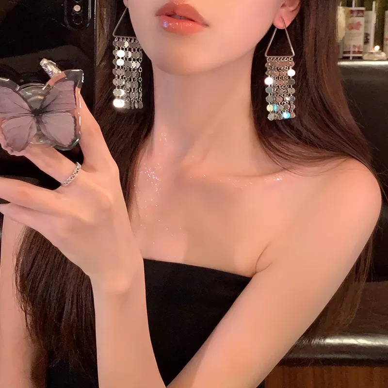Earrings, light luxury style, 2023 collection