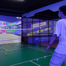 Бадминтон служить машина 大型室内羽毛球体验馆模拟真实互动体育竞技项目运动智能娱乐设备