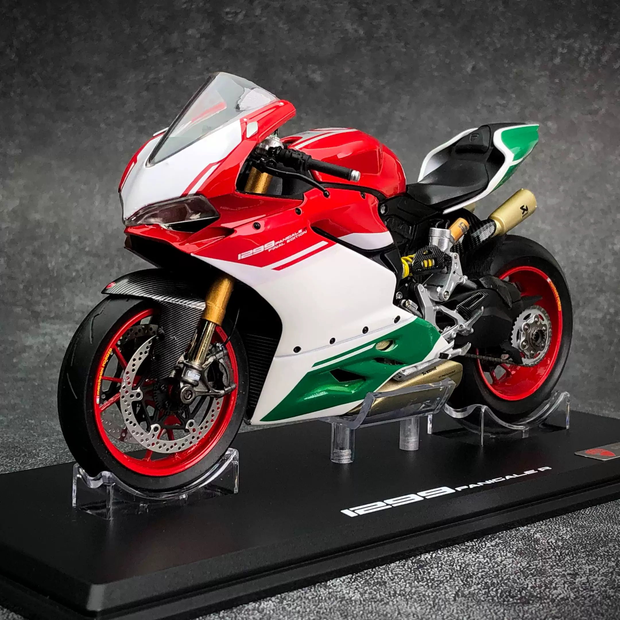 Модель автомобиля 1:12 Ducati 1299S Красные дьяволы сплав Мотоциклов коллекция swing