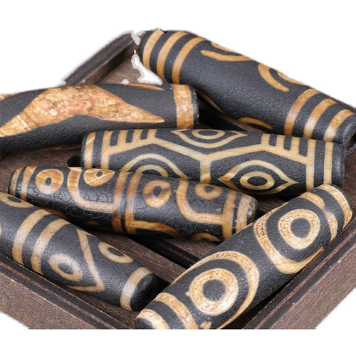 1857 Tiantu Thangka xiaowu tsui Тибетская рука, поднятая на чистые три глаза и девять глаз -хранители