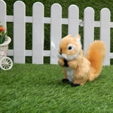 Милая маленькая реалистичная кукла