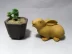 Bộ sưu tập để chơi Yixing cát màu tím trà pet điêu khắc đồ trang trí handmade chơi trà Vàng Thỏ thỏ Hoàng Đạo chất lượng cao phần bùn Bình đất sét