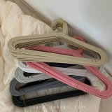 Пластиковая универсальная вешалка для домашнего использования