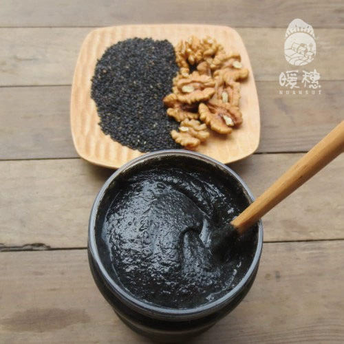 Теплые уши, грецкие орехи, черная кунжутная паста, грецкие орехи и кунжутный соус, чистые питательные грецкие орехи и семена черного кунжута, каждая половина теперь измельчает грубые зерна