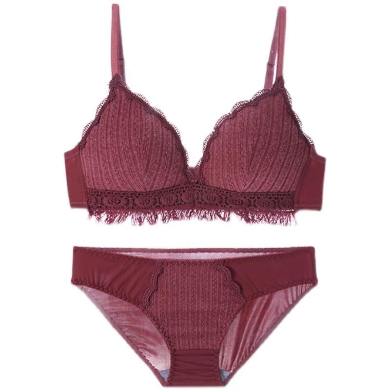 Sexy lace supporting underwear, wireless bra