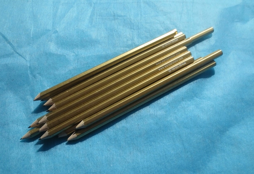 Индивидуальная Wanda Выделенная карандаш золотисто -окрашенный