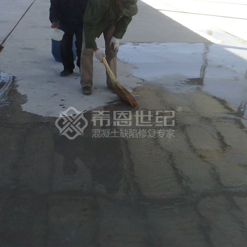 Цемент плюс твердое агент бетоновый герметичный отверстие