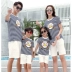 Cha mẹ và con mùa hè ăn mặc nhà t- shirt bông gia đình nhà Hàn Quốc phiên bản của một gia đình ba 18 sọc phim hoạt hình áo sơ mi Trang phục dành cho cha mẹ và con