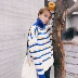 Mùa thu và mùa đông phụ nữ Hàn Quốc phiên bản của trường trong gió dài lỏng lỏng headband màu sắc tương phản sọc cao cổ áo dài tay áo len áo sơ mi áo len ba lỗ nữ Áo len