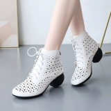 Белая летняя дышащая обувь для кожаной обуви для матери, танцующие сандалии, короткие сапоги, из натуральной кожи, для среднего возраста, большой размер