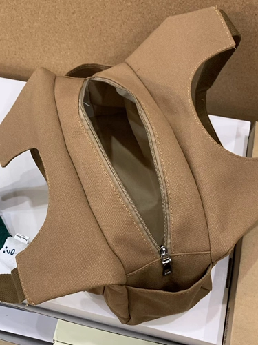 Вместительная и большая сумка через плечо, подходит для студента