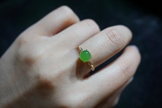 Украшения на руку 18k金镶和田碧玉苹果绿菠菜绿吊坠戒指