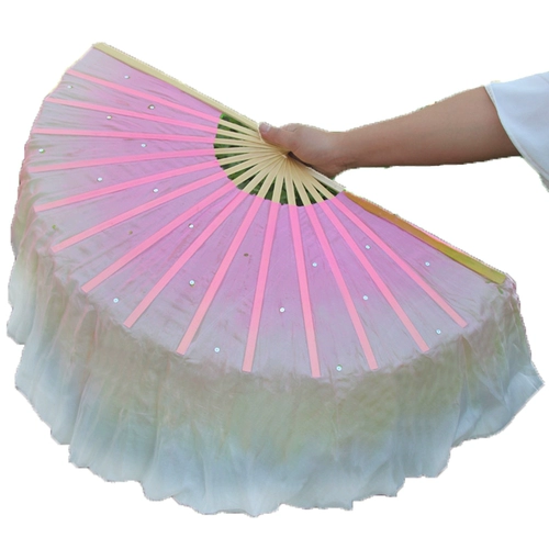 Двойной поклонник танца двойной двухпонентный.