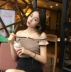 2018 mới hoang dã Hồng Kông hương vị retro chic thời trang Hàn Quốc nhỏ bay tay áo len bị rò rỉ vai rắn màu áo thun top