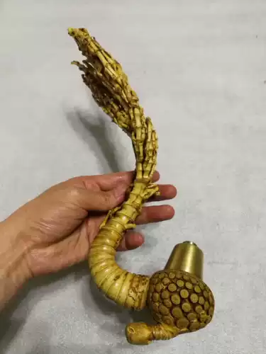 Гуйчжоу народные характеристики ручной работы бамбуковые корни корни дым с крыльями и деформированными боями, играйте массаж, дайте пожилые люди пожилым