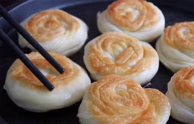 而近日,我收到的一枚煎饼神器却让本烹饪小白,瞬间成功蜕变为了一名摊