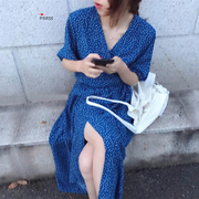 Liangliangjia Hàn Quốc chic retro hoang dã điểm sóng V cổ áo ren mỏng bọc ngắn tay đầm nữ