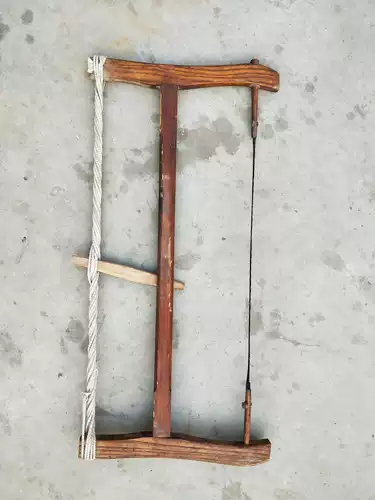 Фольклор старый объект Ностальгическая коллекция старых сельскохозяйственных инструментов Старые деревообрабатывающие инструменты Старая дерево