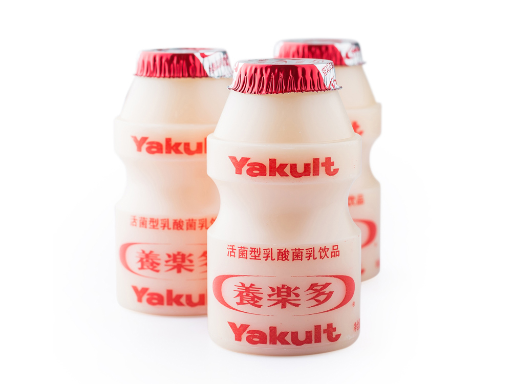 Якульт. Якульт напиток. Кисломолочный напиток Yakult. Yakult йогурт. Yakult японские напитки.