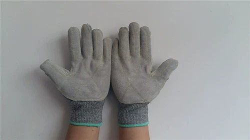 Cafela Dinima Stickers Кожаные анти -точковые перчатки.