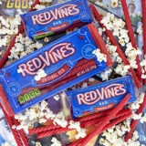 American Red Vines Лакрица Виноград Клубника Твистеры Соломенные закуски Американский сериал Джеймс Ред Вайнс Твистс