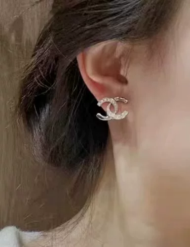 Золотые серьги Chanel (физические)
