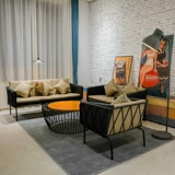 Скандинавский современный диван подходит для фотосессий, ретро одежда для отдыха