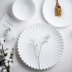 Nhật Bản tinh khiết trắng hình hoa cúc chà bộ đồ ăn bằng gốm tấm cơm bát người sành ăn vẫn còn sống đạo cụ chụp ảnh bộ đồ ăn - Đồ ăn tối