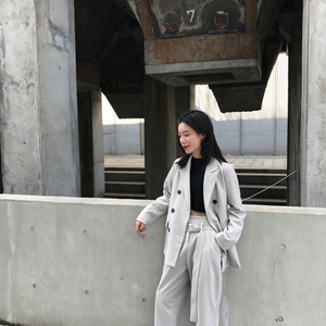 Chủ sở hữu cửa hàng độc quyền ChieFever đề xuất phong cách cho bộ đồ kẻ sọc có thể mua một bộ đồ