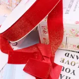 Золотой блестящий золотисто -коричневый с красными фестивалями невест