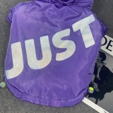 Толстая хлопчатобумажная куртка собаки в зимнем сезоне домашних животных, борьба с снежным снежным