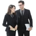 Đàn ông và phụ nữ cao cấp mặc chuyên nghiệp với bộ đồ vest Anh kinh doanh phù hợp với đồng phục quản lý khách sạn - Suit phù hợp