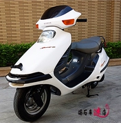 Thứ hai tay Nhật Bản nhập khẩu Honda nước lạnh cá mập CH125cc của phụ nữ nhiên liệu điện pedal xe máy xe hoàn chỉnh