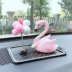 Sáng tạo dễ thương flamingo xe trang trí xe cung cấp lông lông trung tâm điều khiển lady cá nhân trang trí bong bóng - Trang trí nội thất