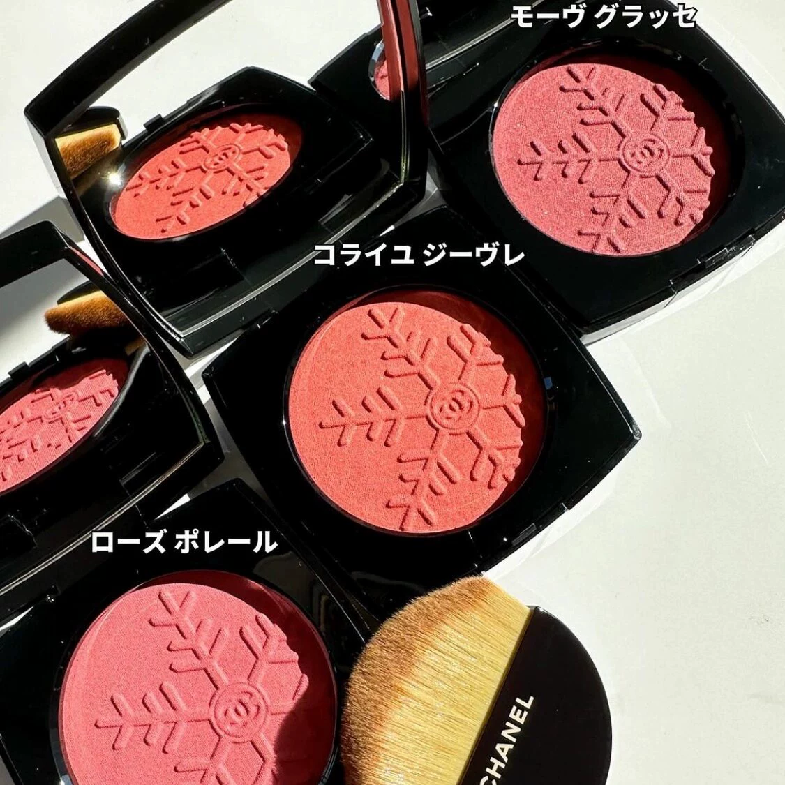 Небольшое количество акцента 2024 весна лимит! CHANEL Chanel пятицветные тени COOL снежинка румяна