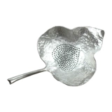 Фильтр чая с чистым оловянным листьем