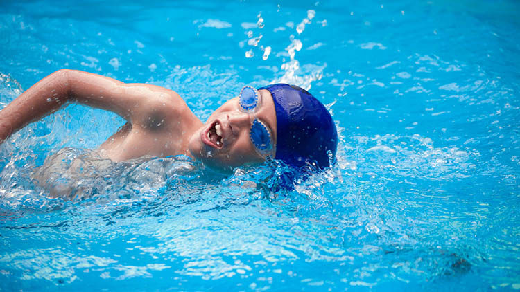 想要快速学会游泳,这些小技巧必须要学