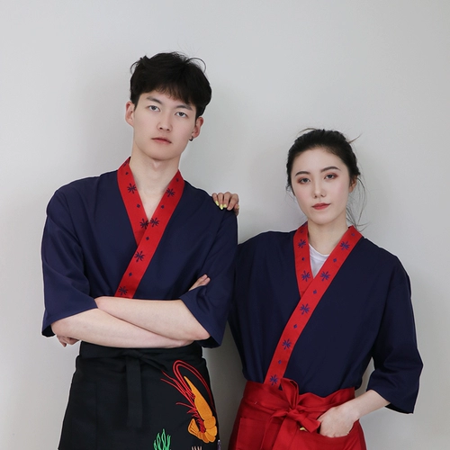 Японская стиль ресторанных работников учреждения в стиле японского ресторана Sushi Servie