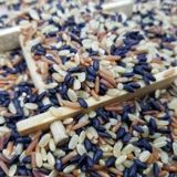 Трехноколор коричневый рисовый зерно и зерно комбинированное зерно.