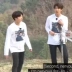 BTS chống đạn vị thành niên nhóm Lushan nhỏ bẩn Jin Taiheng in ảnh với cùng một áo len lỏng trùm đầu nam giới và phụ nữ