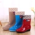 Cộng với giày đi mưa nhung nữ trường trung học ngắn ống chống trượt giày chống nước thời trang Hàn Quốc dành cho người lớn học sinh ấm áp giày ủng cao su ủng đi mưa nhật bản Rainshoes