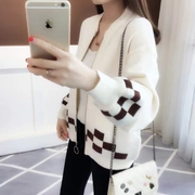 Mùa xuân 2018 mới của phụ nữ Hàn Quốc ngắn đoạn màu kết hợp bên ngoài áo len dệt kim lỏng lẻo tay áo len áo len - Vòng cổ áo len