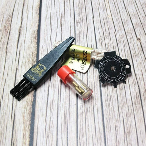 Раскладная зажигалка на керосине, отвертка с аксессуарами