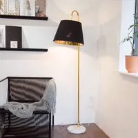Креативная скандинавская современная настольная лампа для спальни для гостиной, современный модный элитный торшер, легкий роскошный стиль