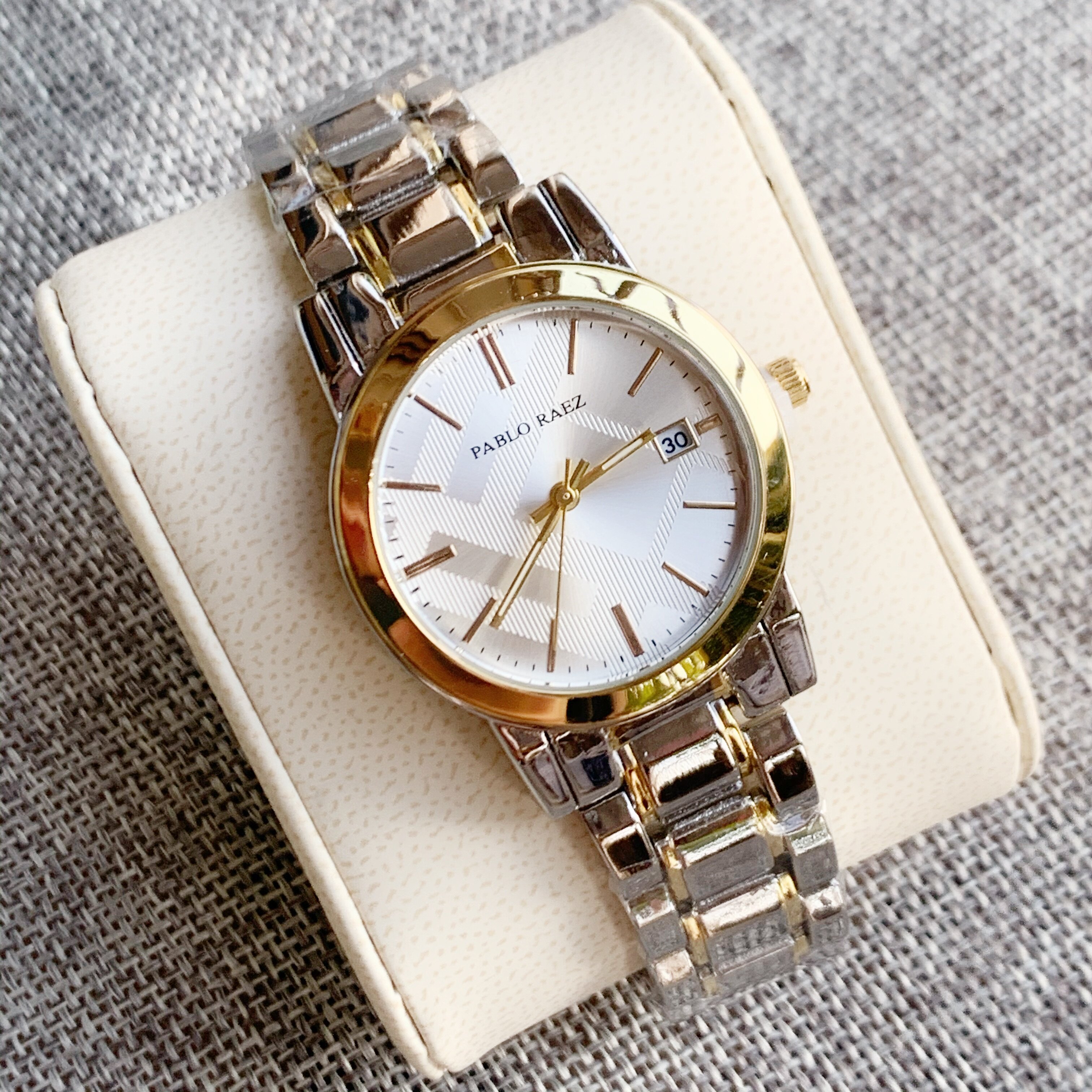 Nuovo orologio da donna con quadrante grande, alla moda e unico, con cinturino in oro e argento_voghion.com