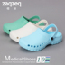 Ông Tân giày phẫu thuật dành cho nam giới và phụ nữ giày chống trượt Baotou giày lỗ bệnh viện thực nghiệm các bác sĩ phòng mổ dép dép bảo vệ 