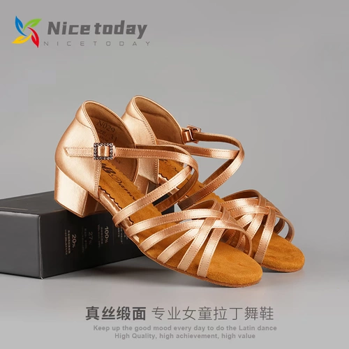 Детская профессиональная латиноамериканская танце